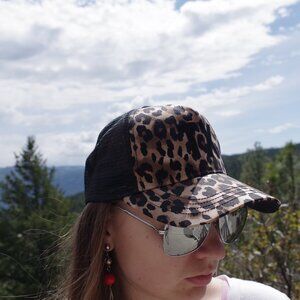 Ladies TX Snap Back Trucker Hat Black & Leopard Print